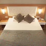 Hotel Side Win & 3*