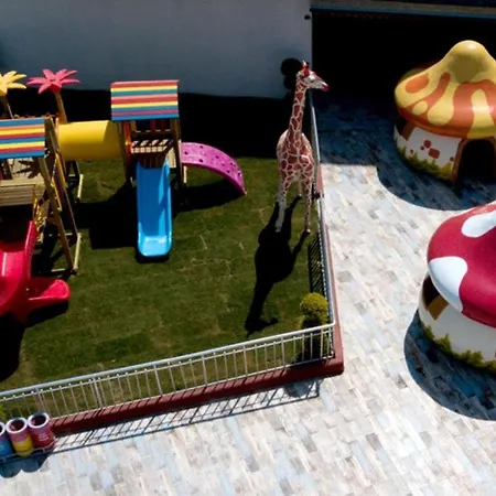 Side Win & מלון 3*