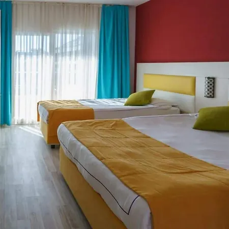 Side Win & מלון 3*