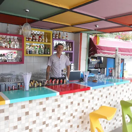 Side Win & מלון 3*