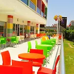 Hotel Side Win &